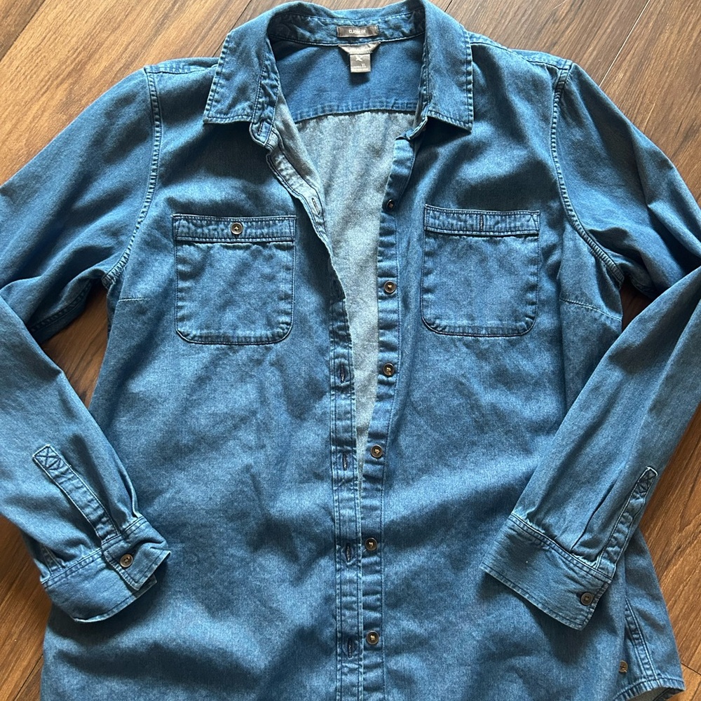 Women’s Eddie Bauer Button-Up Shirt